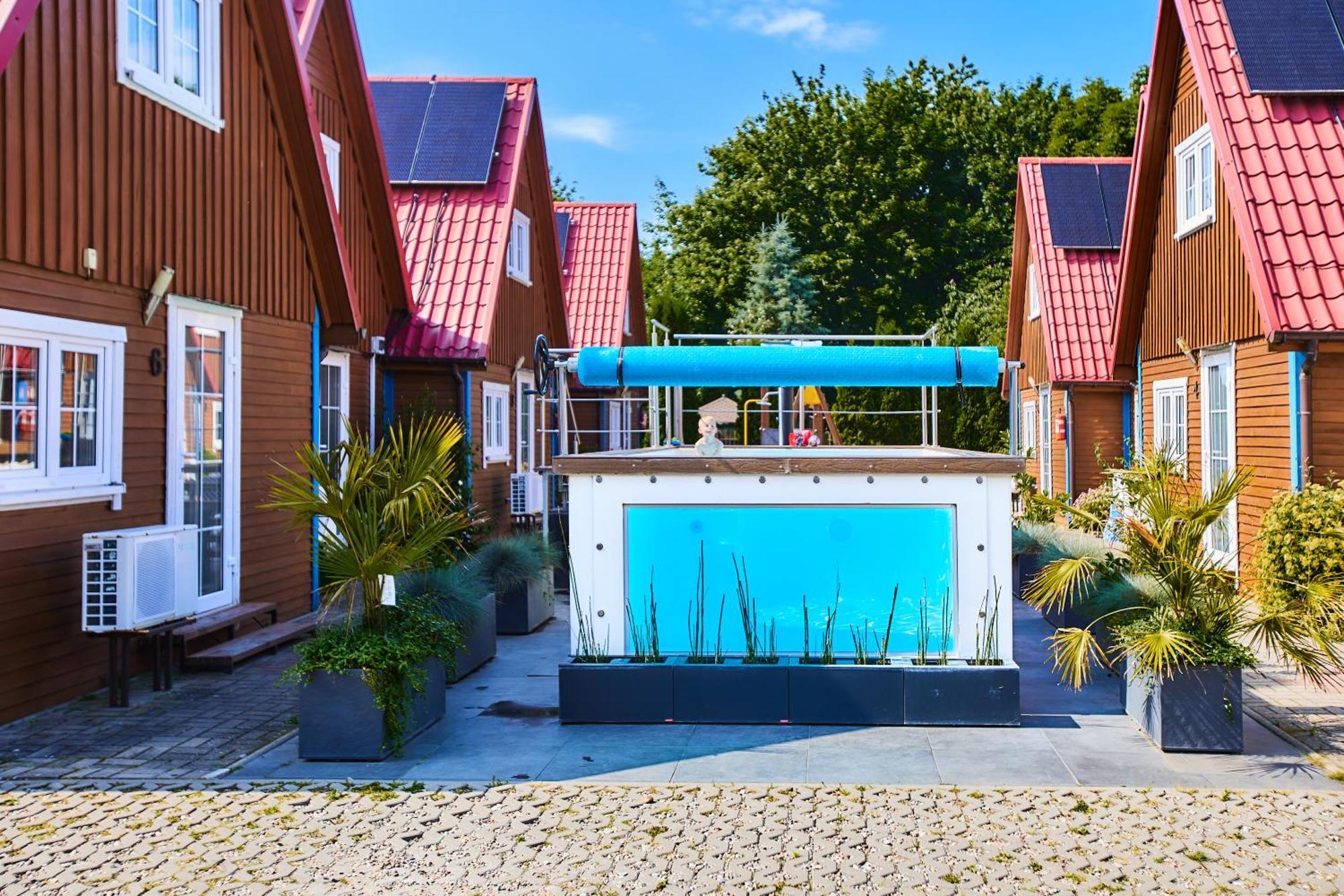Kompleks Wypoczynkowy Pomerania Z Podgrzewanym Basenem 30 Metrow Do Morza Rewal Exteriér fotografie